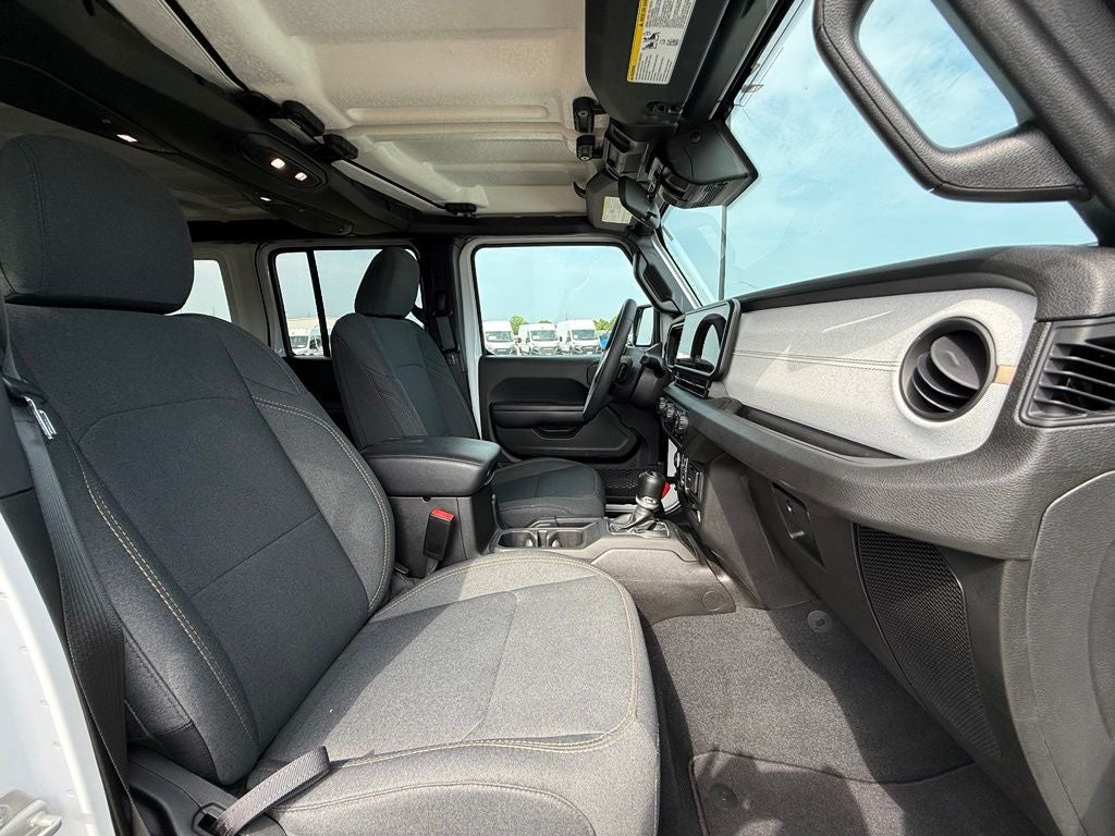 2025 Jeep Wrangler 4-Door Sahara 4x4