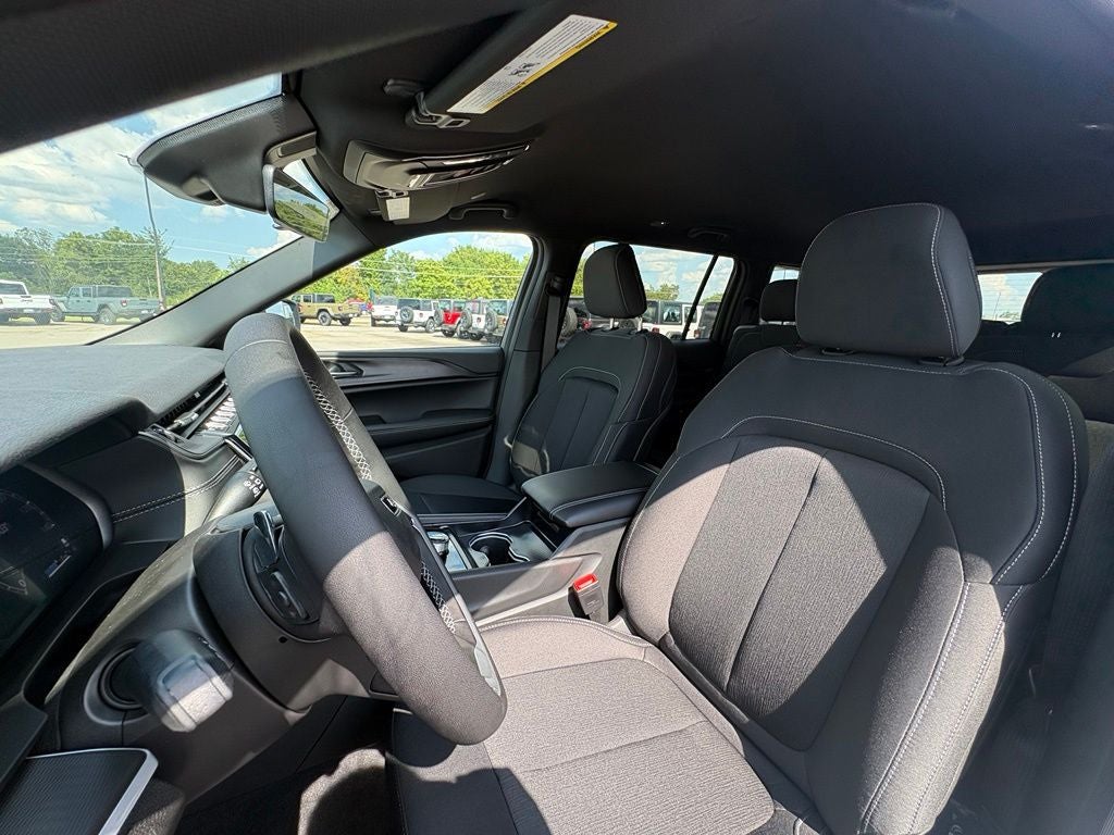 2026 Jeep Grand Cherokee GRAND CHEROKEE L LAREDO 4X4