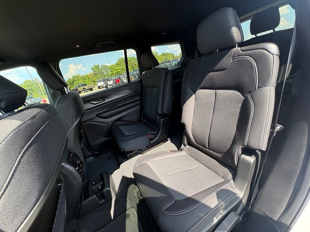2026 Jeep Grand Cherokee GRAND CHEROKEE L LAREDO 4X4