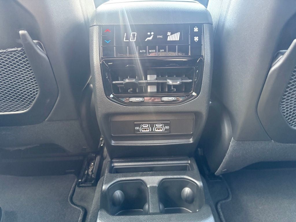 2026 Jeep Grand Cherokee GRAND CHEROKEE L LAREDO 4X4
