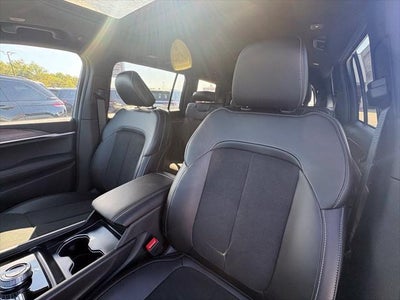 2027 Jeep Grand Cherokee Laredo Altitude