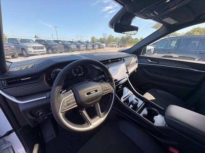 2027 Jeep Grand Cherokee Laredo Altitude