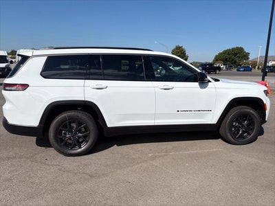 2027 Jeep Grand Cherokee Laredo Altitude
