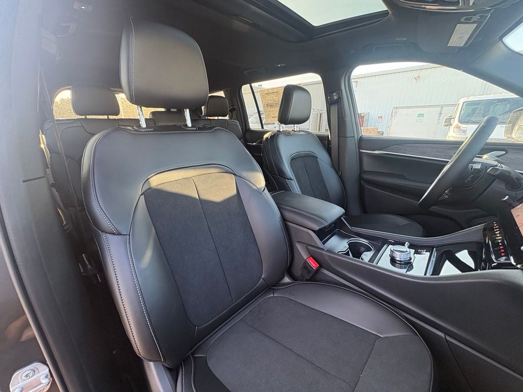 2026 Jeep Grand Cherokee GRAND CHEROKEE L LAREDO ALTITUDE 4X4