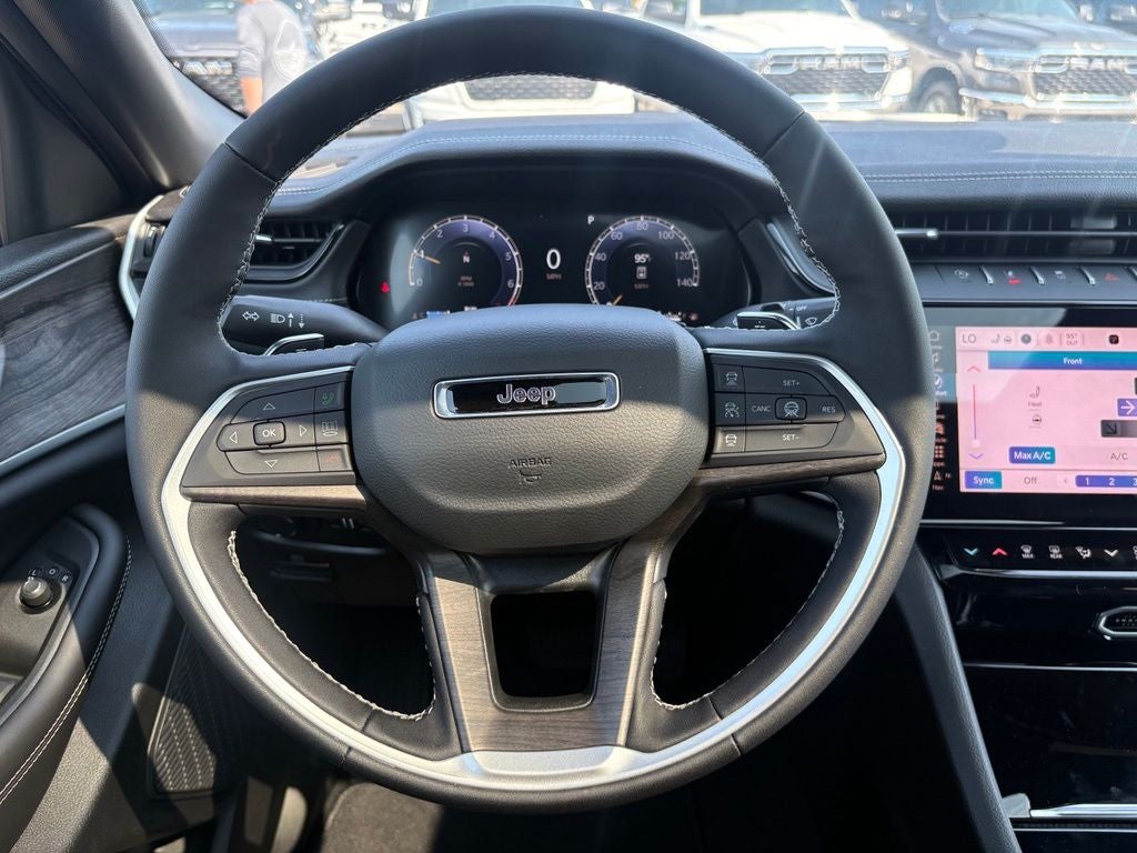2026 Jeep Grand Cherokee GRAND CHEROKEE L LAREDO ALTITUDE 4X4