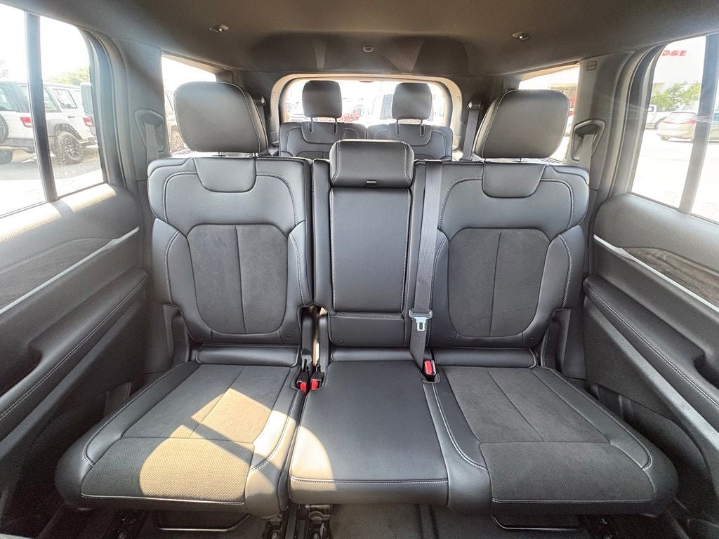 2026 Jeep Grand Cherokee GRAND CHEROKEE L LAREDO ALTITUDE 4X4