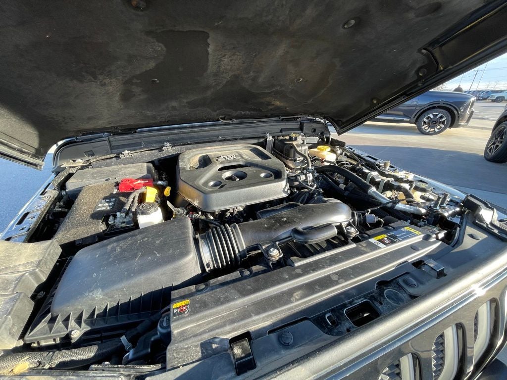 2021 Jeep Wrangler Unlimited Sahara - APPLE CARPLAY / HARD TOP