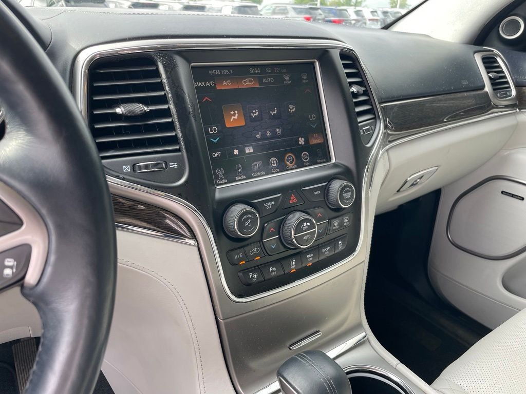 2017 Jeep Grand Cherokee Summit - REAR ENTERTAINMENT / PANORAMIC SUNROOF