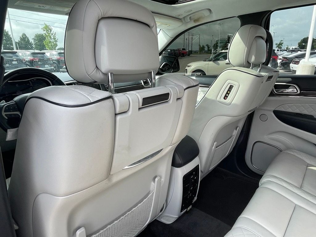 2017 Jeep Grand Cherokee Summit - REAR ENTERTAINMENT / PANORAMIC SUNROOF