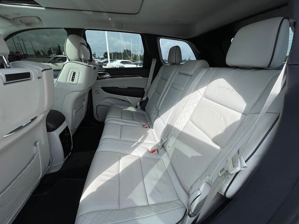 2017 Jeep Grand Cherokee Summit - REAR ENTERTAINMENT / PANORAMIC SUNROOF