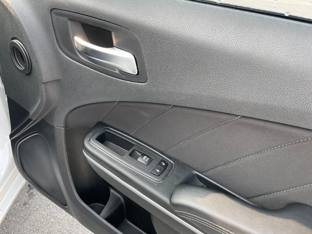 2023 Dodge Charger SXT - 292 HP / AUTO HEADLIGHTS