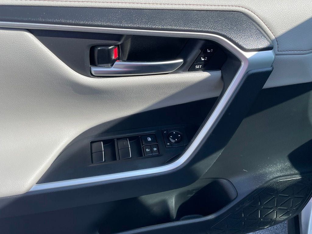2020 Toyota RAV4 Hybrid Limited - 1 OWNER / POWER MOONROOF