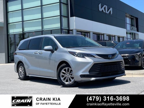 2025 Toyota Sienna LE 8 Passenger - 36 MPG / WIRELESS CARPLAY