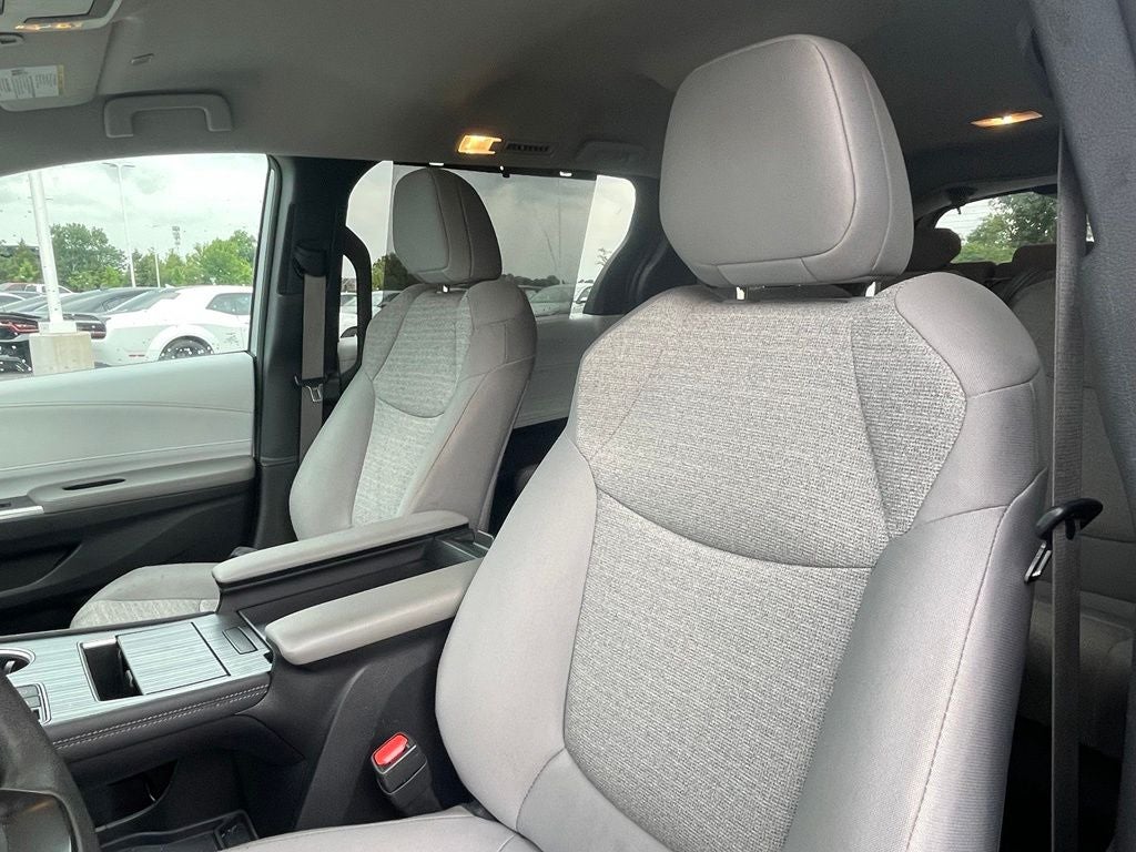 2025 Toyota Sienna LE 8 Passenger - 36 MPG / WIRELESS CARPLAY