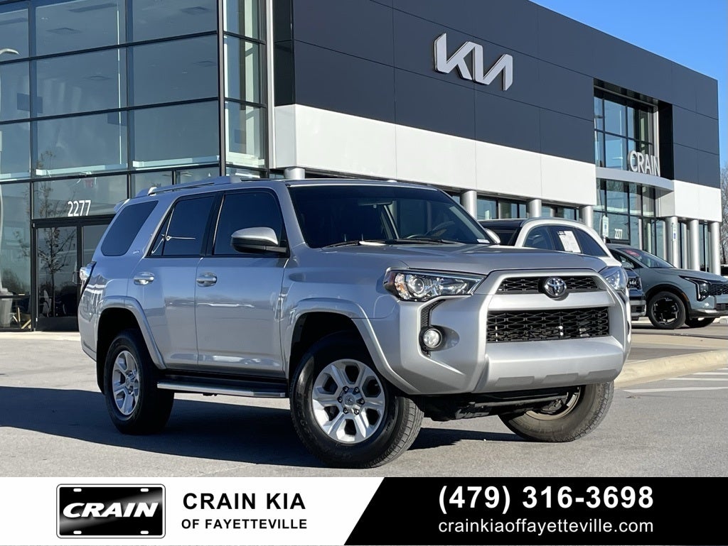 2018 Toyota 4Runner SR5 - CLEAN CARFAX / 4WD