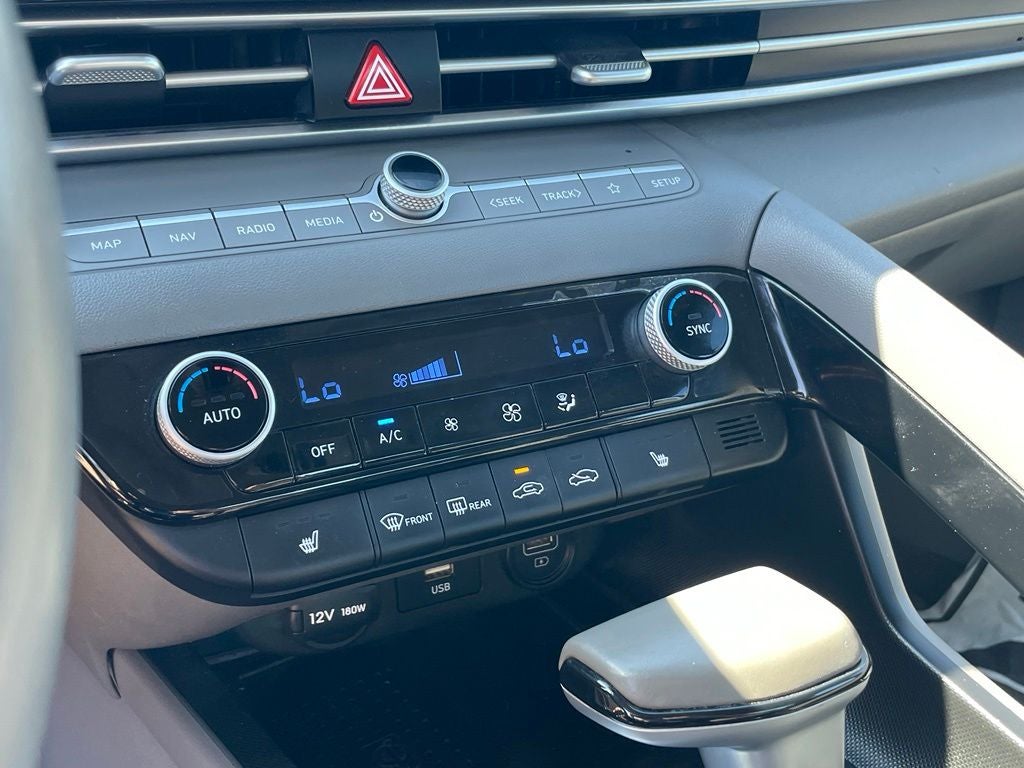 2023 Hyundai Elantra SEL - SMART CRUISE CONTROL / NAVIGATION