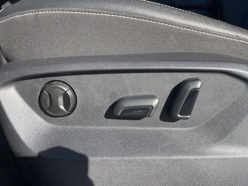 2023 Volkswagen Atlas 2.0T SE w/Technology Clean CarFax, One Owner, Third Row Seat