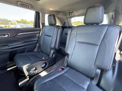 2019 Toyota Highlander Limited Platinum Third Row, Leather, Clean CarFax, One Owner, Low M