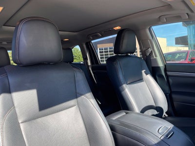2019 Toyota Highlander Limited Platinum Third Row, Leather, Clean CarFax, One Owner, Low M