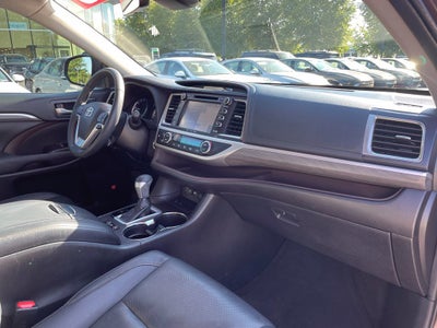 2019 Toyota Highlander Limited Platinum Third Row, Leather, Clean CarFax, One Owner, Low M