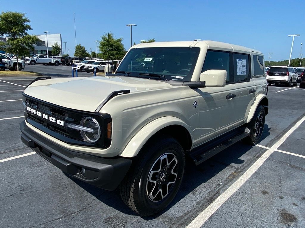 2026 Ford Bronco Outer Banks