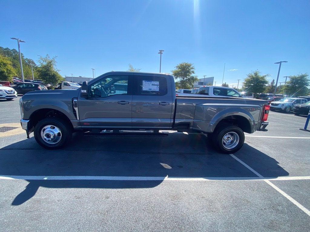 2027 Ford F-350SD Lariat DRW
