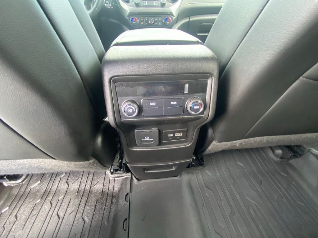 2022 GMC Acadia SLT