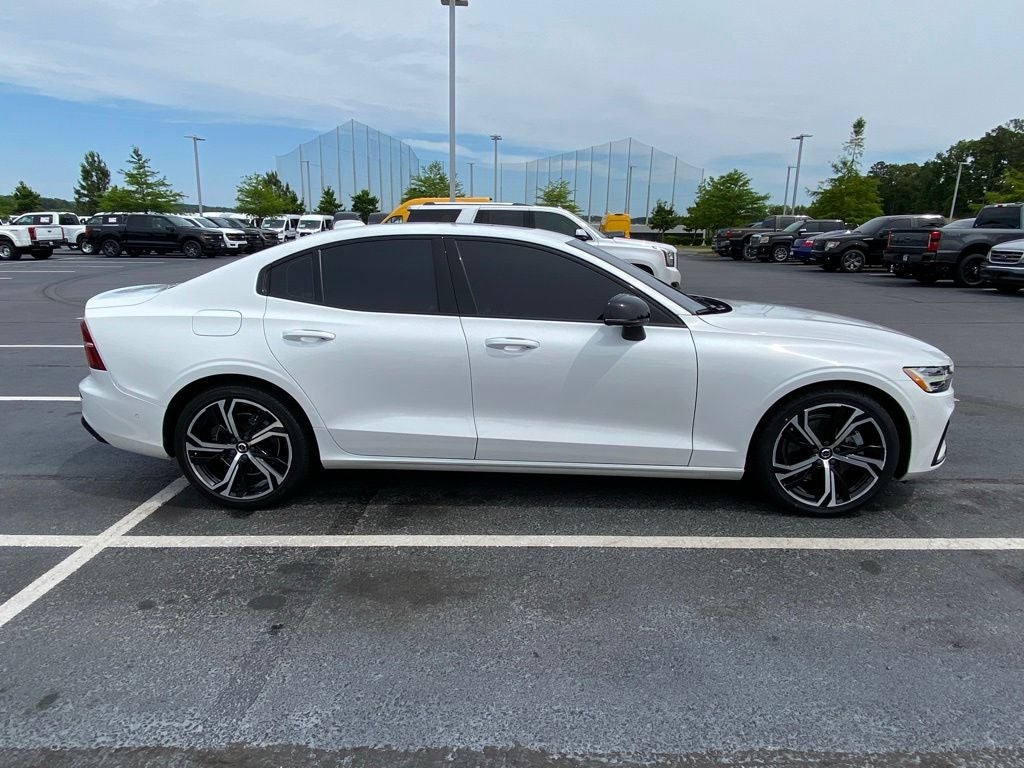 2024 Volvo S60 B5 Plus Dark Theme