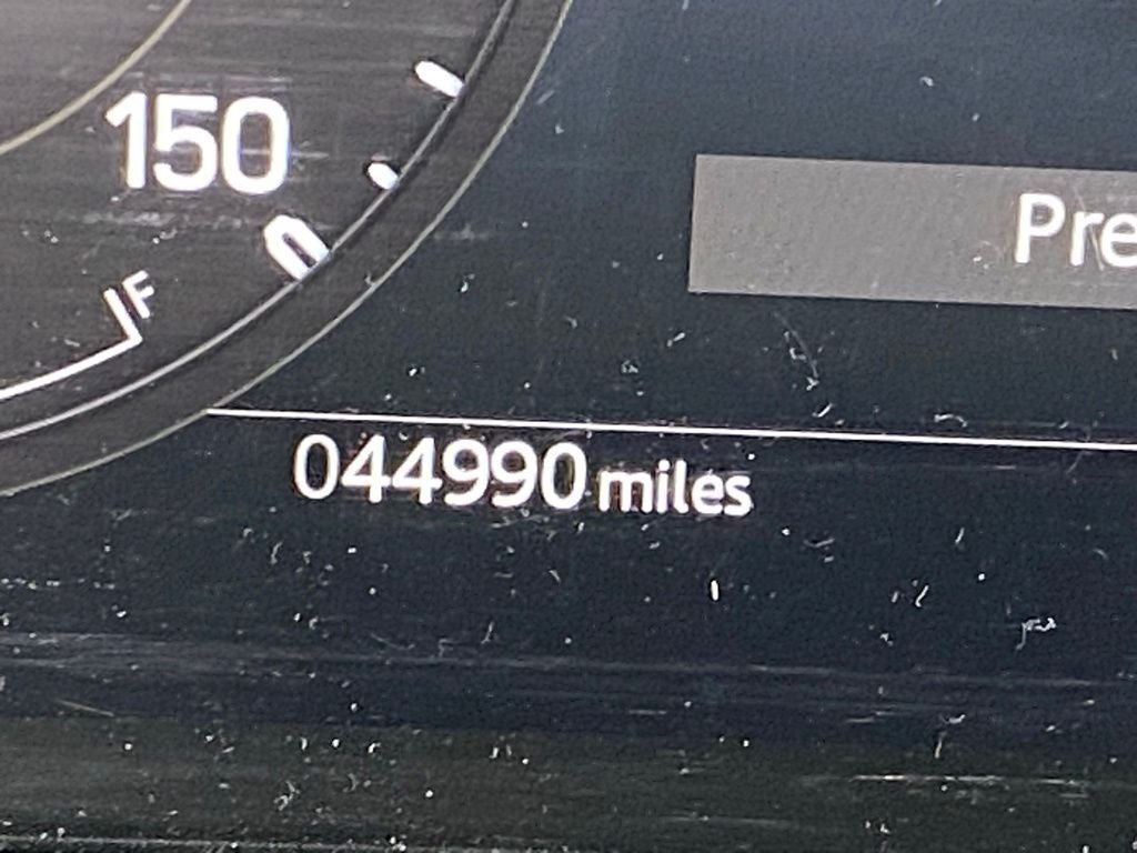 2025 Land Rover Defender 130 Outbound