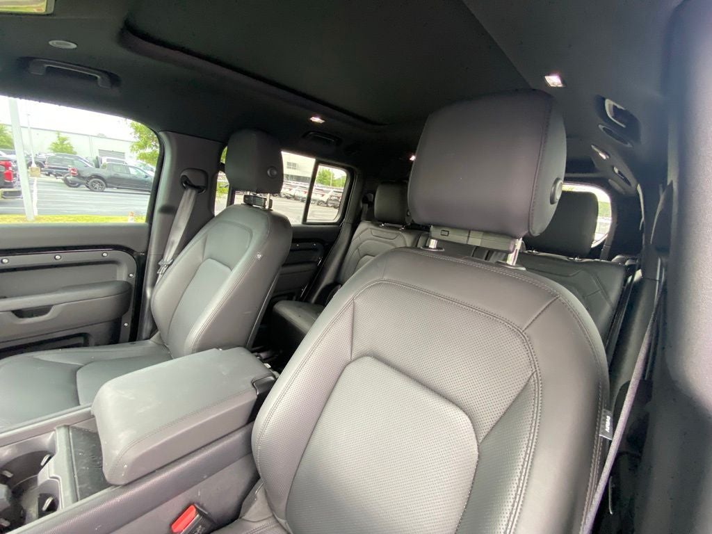 2025 Land Rover Defender 130 Outbound