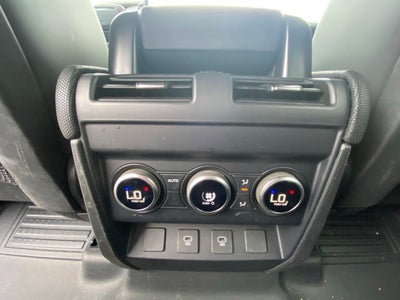 2025 Land Rover Defender 130 Outbound