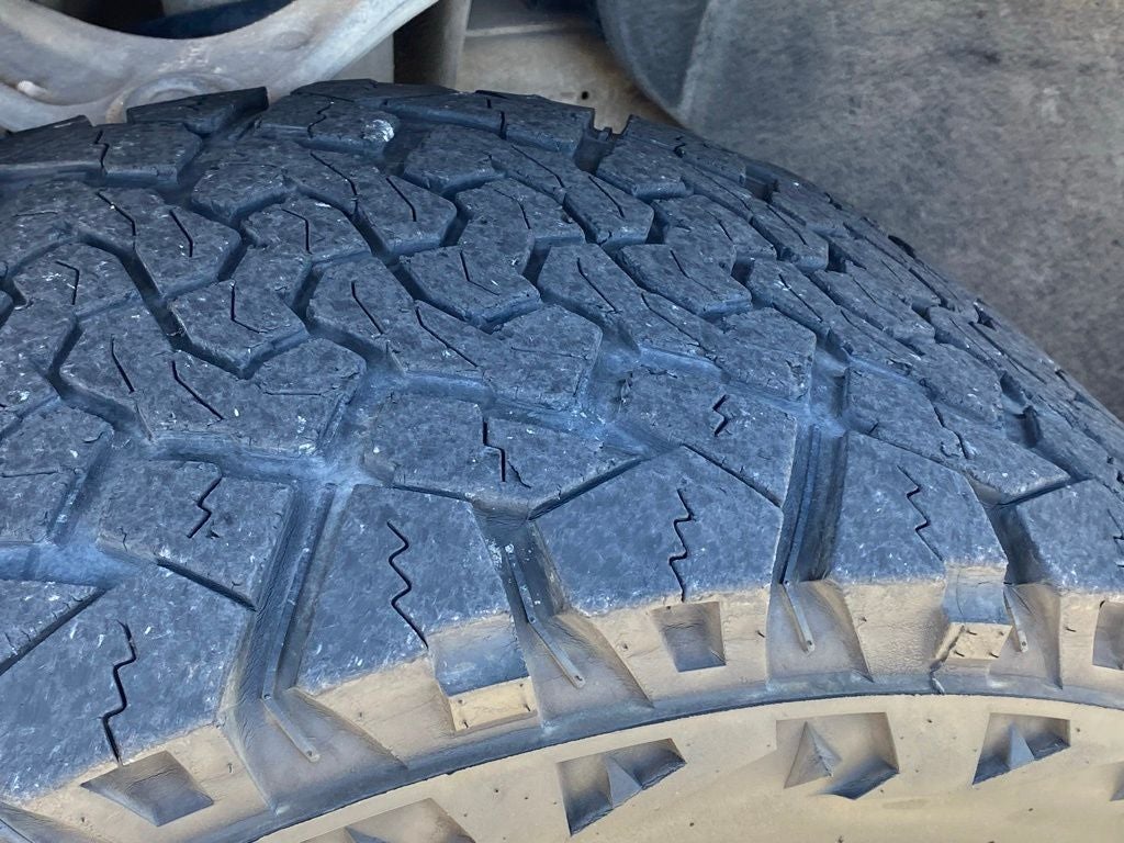 2023 GMC Sierra 1500 SLT BRAND NEW TIRES, LEVELED