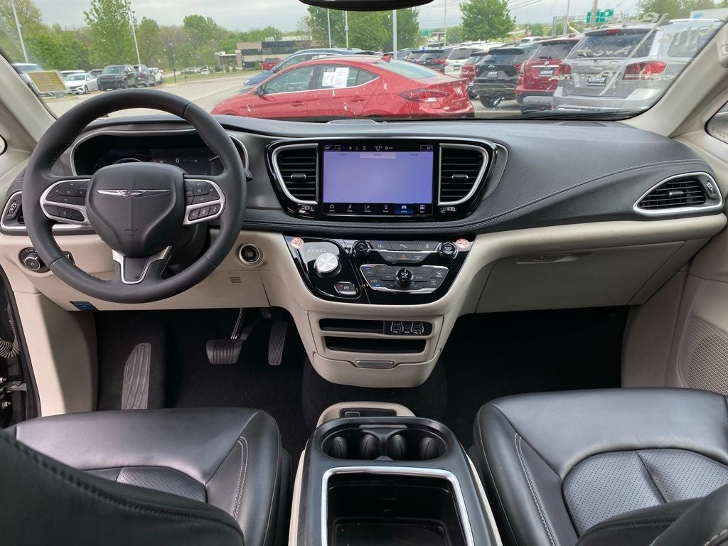 2023 Chrysler Pacifica Hybrid Touring L