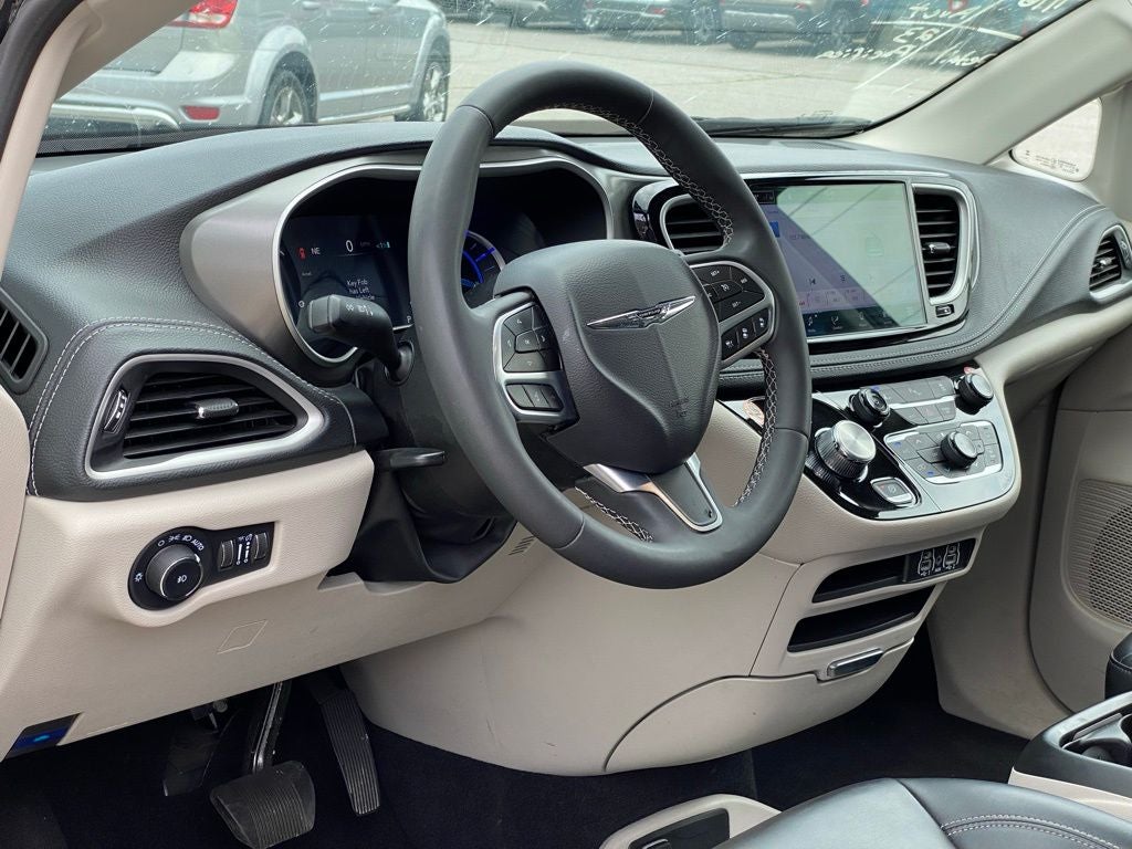 2023 Chrysler Pacifica Hybrid Touring L