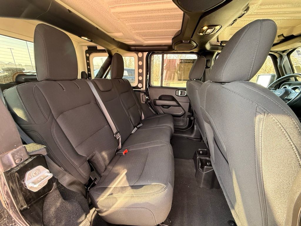 2019 Jeep Wrangler Unlimited Sahara APPLE CAR PLAY / CLEAN CARFAX/ 1 OWNER