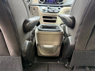 2017 Chrysler Pacifica Touring L LOW PRICED VAN!