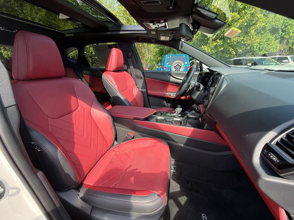 2025 Lexus NX 350h Luxury LIKE NEW!!
