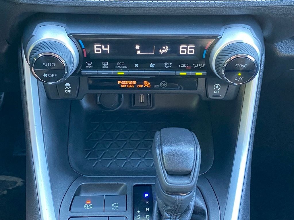 2021 Toyota RAV4 XLE APPLE CAR PLAY