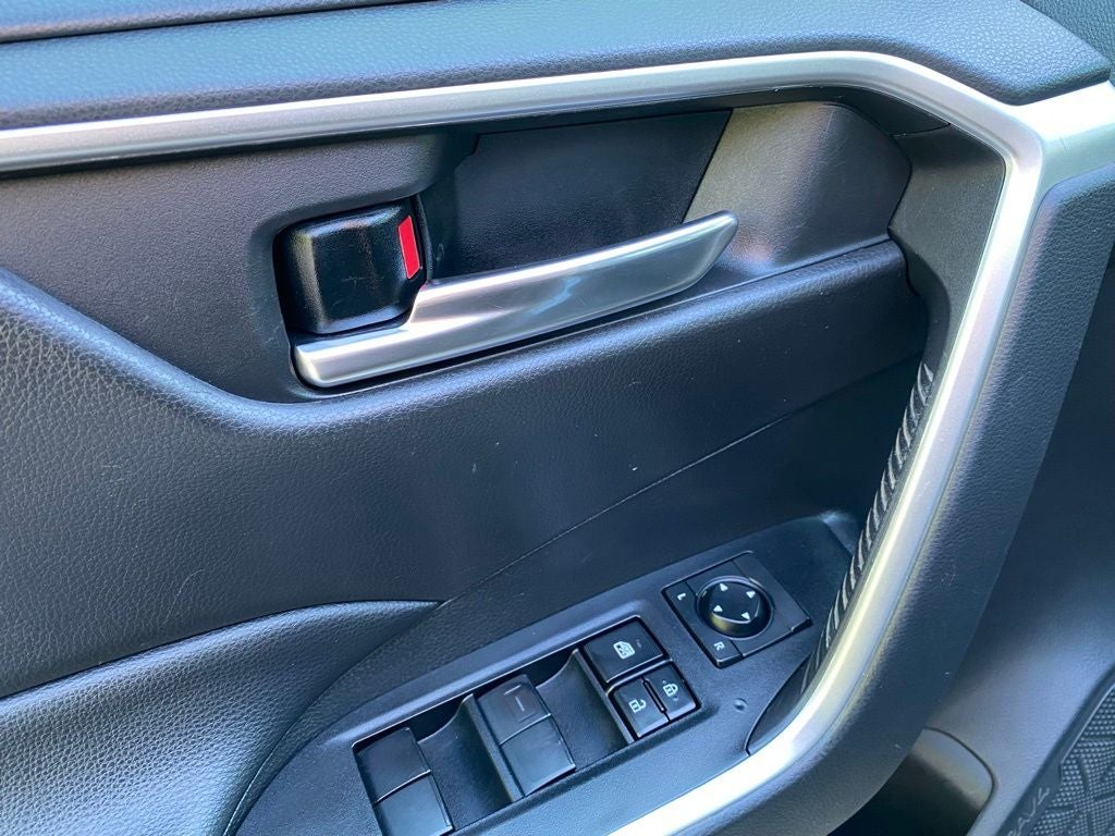 2021 Toyota RAV4 XLE APPLE CAR PLAY