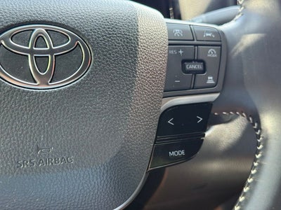 2025 Toyota Camry SE - CLEAN CARFAX / ONE OWNER