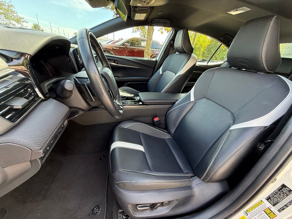 2025 Toyota Camry SE - CLEAN CARFAX / ONE OWNER
