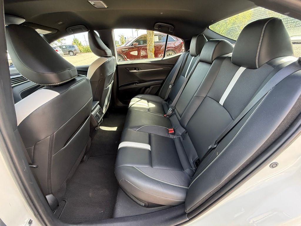 2025 Toyota Camry SE - CLEAN CARFAX / ONE OWNER