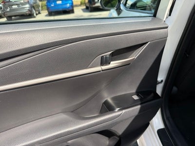 2025 Toyota Camry SE - CLEAN CARFAX / ONE OWNER