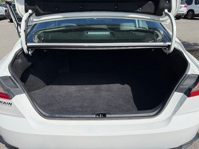 2025 Toyota Camry SE - CLEAN CARFAX / ONE OWNER