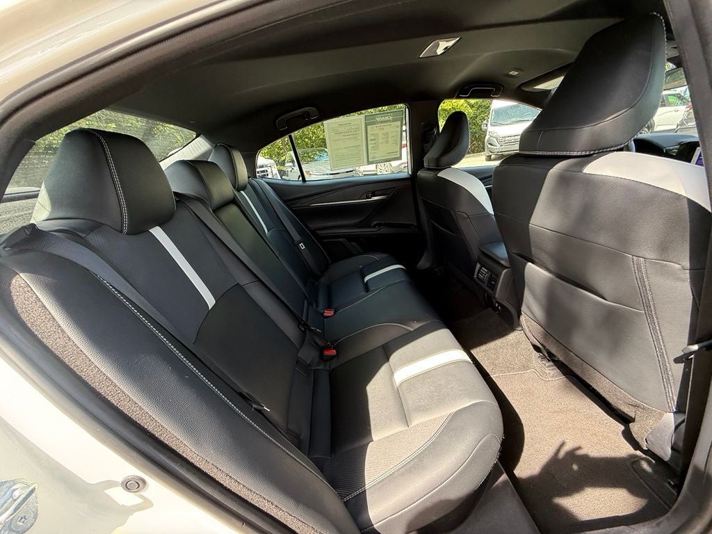 2025 Toyota Camry SE - CLEAN CARFAX / ONE OWNER