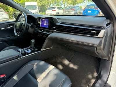 2025 Toyota Camry SE - CLEAN CARFAX / ONE OWNER