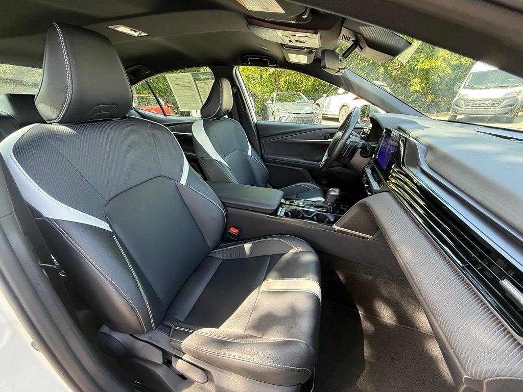 2025 Toyota Camry SE - CLEAN CARFAX / ONE OWNER
