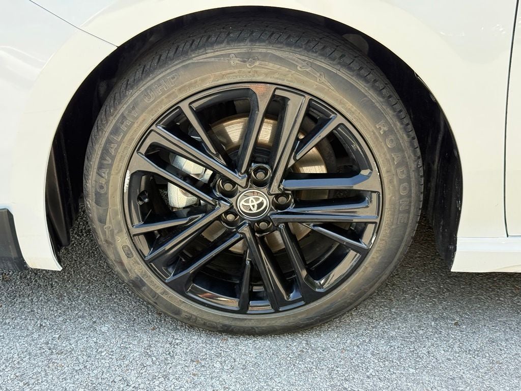 2025 Toyota Camry SE - CLEAN CARFAX / ONE OWNER