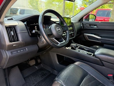 2023 Nissan Pathfinder Platinum