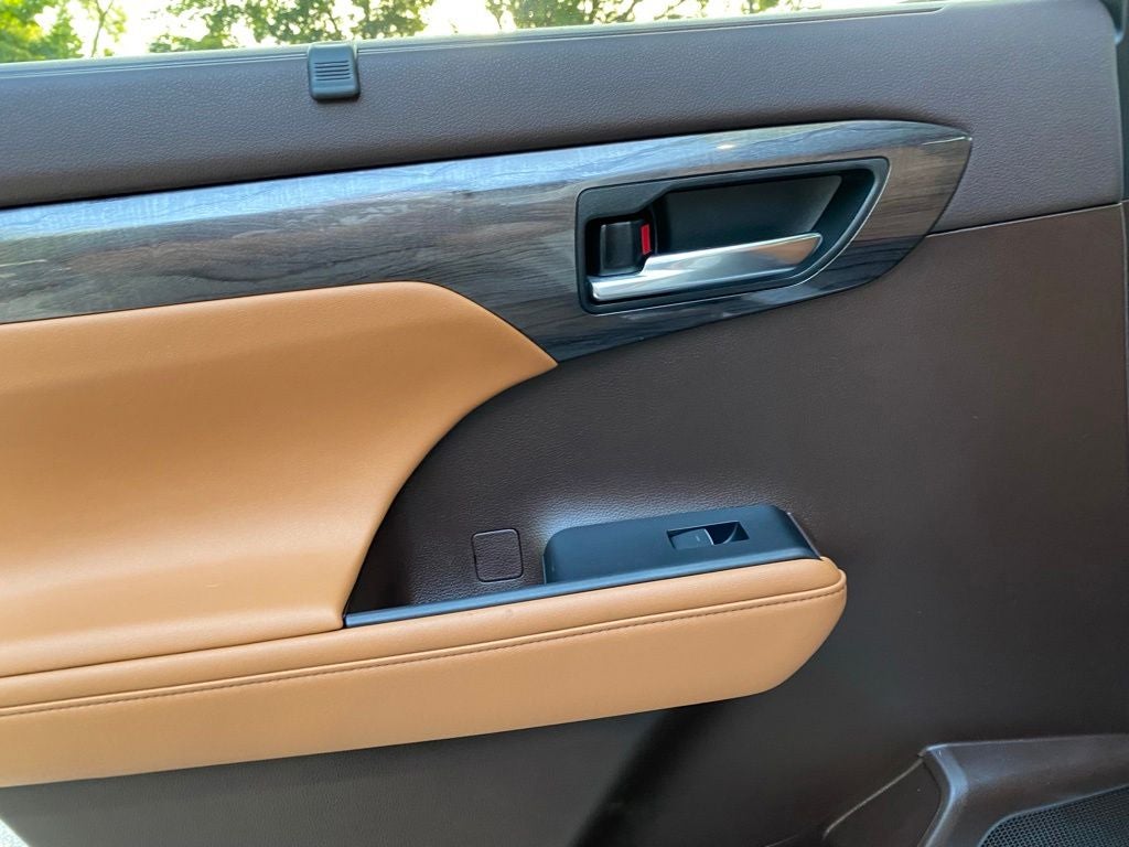 2022 Toyota Highlander Platinum